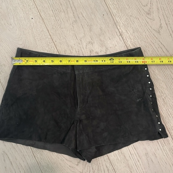New without tags sexy suede shorts with studs - Picture 6 of 7